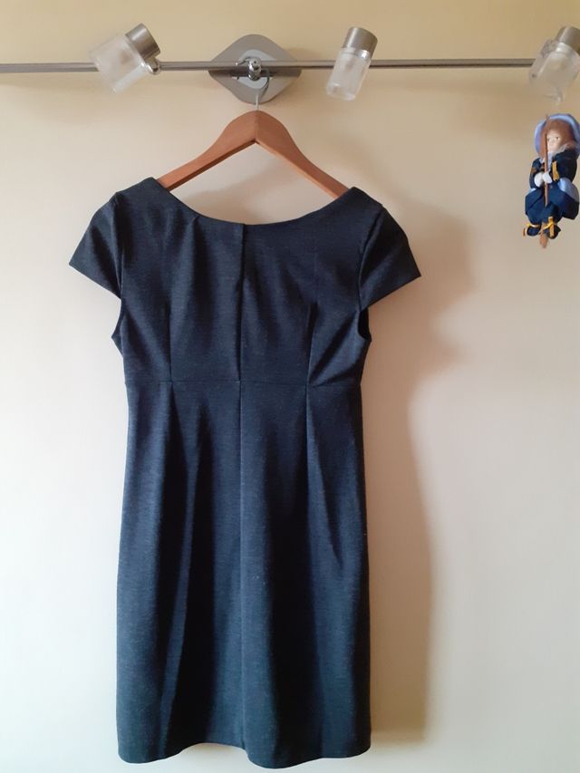 Vestido corto color gris.Talla L. otoño-invierno