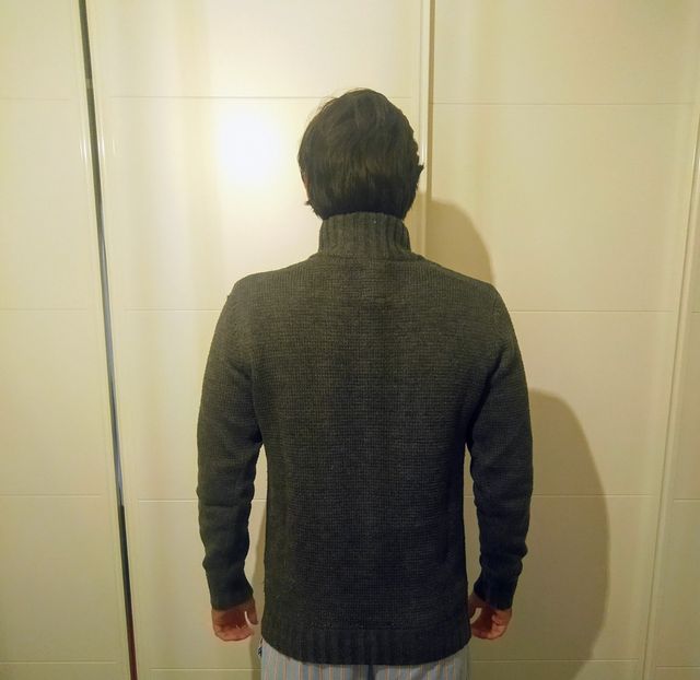 Jersey gris con cuello