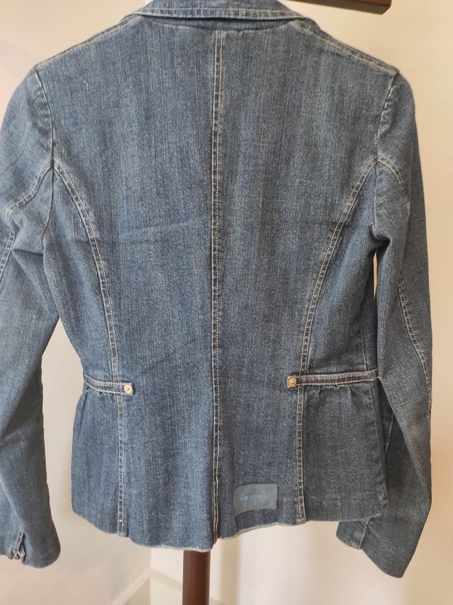 Americana vaquera entallada.