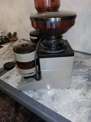 Dos molinillos de café para bar de segunda mano por 40 EUR en Huercal-Overa  en WALLAPOP