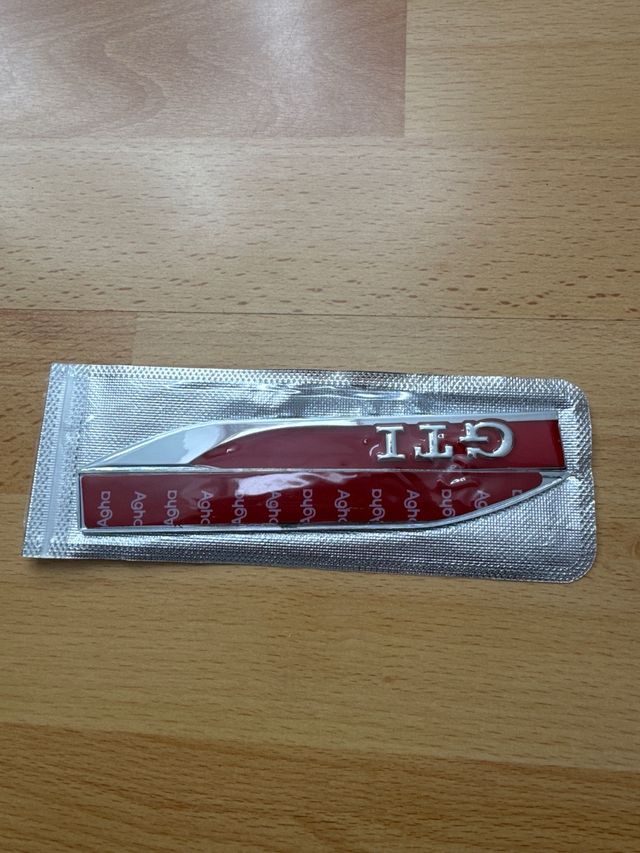 EMBLEMAS LATERALES GTI