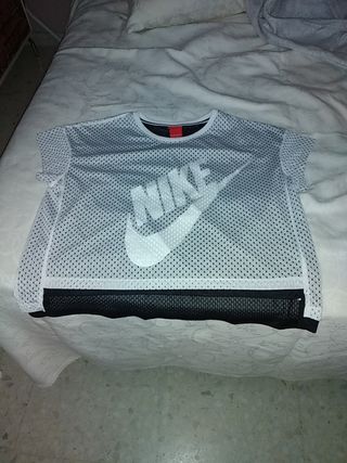 Camiseta rejilla Nike de segunda mano por 12 EUR en Coria del Río en  WALLAPOP