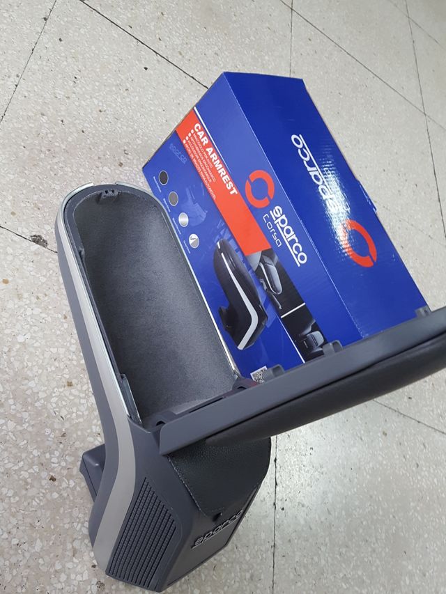 Apoya brazos VW Golf 5