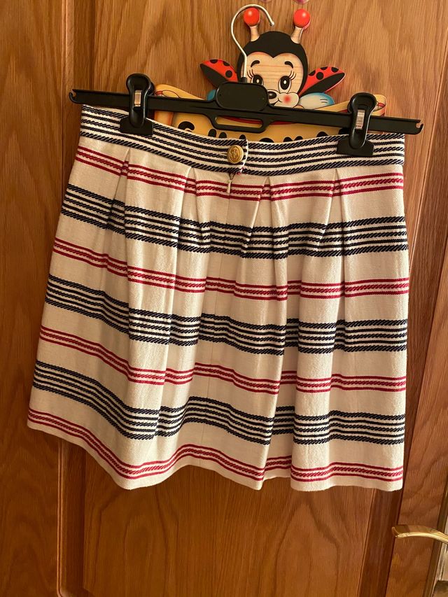 Falda a la cintura plisada