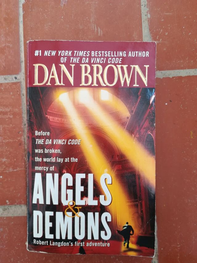 Libro de Ángeles y Demonios en inglés