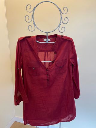 Camisas Stradivarius de segunda mano en Majadahonda en WALLAPOP Blusa burdeos Stradivarius de segunda mano por 4 € en Madrid