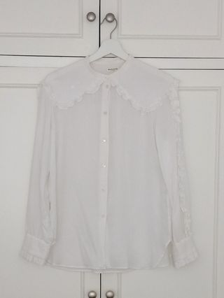 Blusa blanca volantes de segunda mano en A Coruña en WALLAPOP Blusa blanca volantes de segunda mano en WALLAPOP
