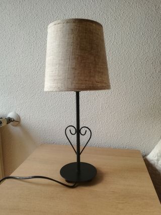Lámparas de segunda mano por 15 € en Madrid en WALLAPOP Lámpara de mesa de segunda mano por 15 € en Madrid en WALLAPOP