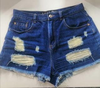 Pantalón corto vaquero tiro alto Primark de segunda mano por 2 EUR en  Rojales en WALLAPOP