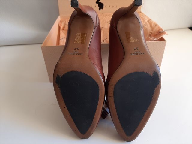 Zapatos tacón en cuero marrón Lola Cruz talla 37