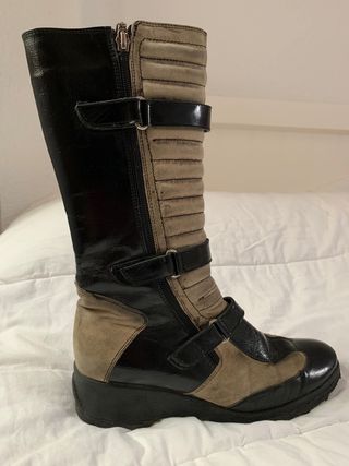 Botas piel. Pelo natural dentro.Niña\\/mujer.Talla38 de segunda mano por 20  EUR en Santo Domingo de la Calzada en WALLAPOP