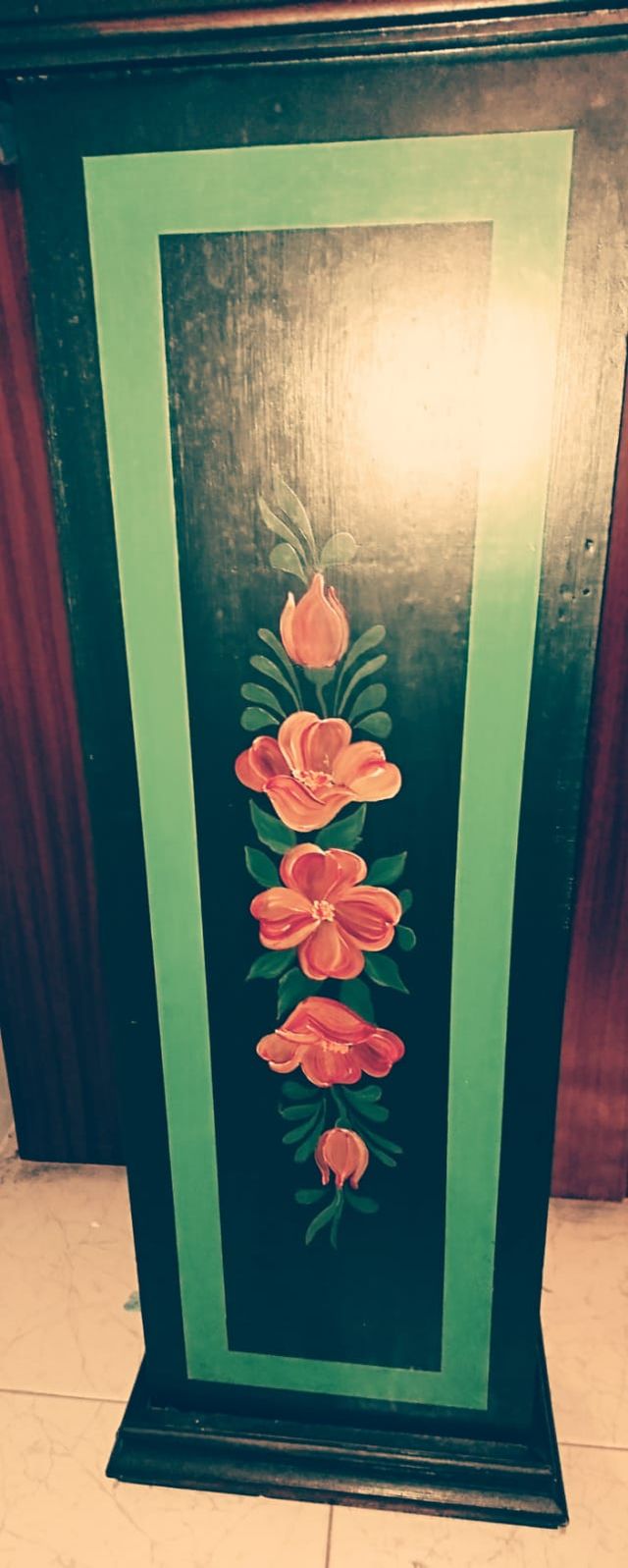 Base in legno massiccio.