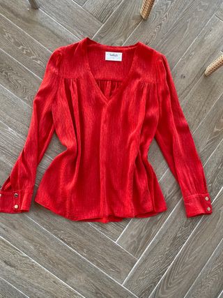 Blusa rojas de segunda mano en Valencia en WALLAPOP Camisa roja mango de segunda mano por 5 € en Valencia en