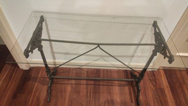 Tavolo da bistrot in ferro battuto e vetro