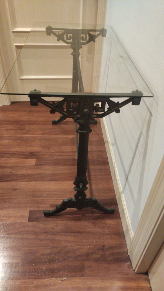 Tavolo da bistrot in ferro battuto e vetro