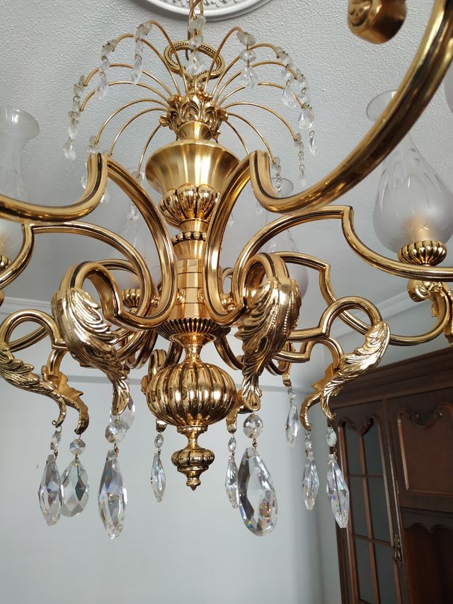 Lámpara de araña dorada y cristal strass