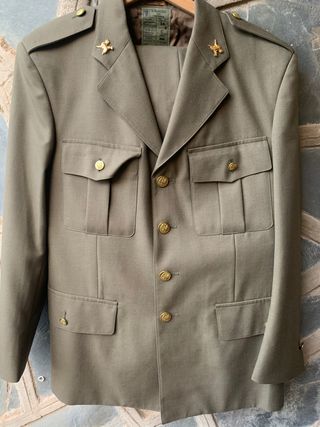 Traje de representación Ejército de Tierra de segunda mano por 100 EUR en  Almería en WALLAPOP