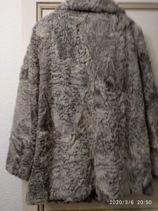 Abrigo de garras de astracan de segunda mano por 100 EUR en Madrid en  WALLAPOP