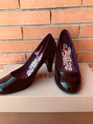 Zapatos Mustang charol de segunda mano por 10 EUR en Valencia en WALLAPOP