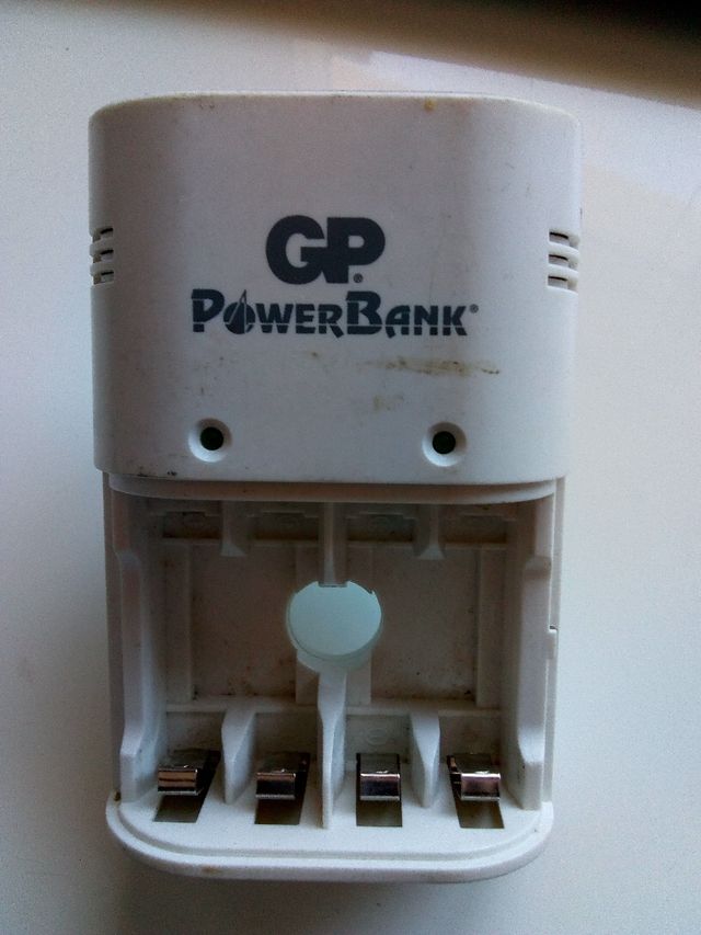 cargador de pilas o baterías recargables