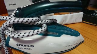 Plancha de viaje Taurus 1150w. Perfecto estado de segunda mano por 15 EUR  en Salamanca en WALLAPOP