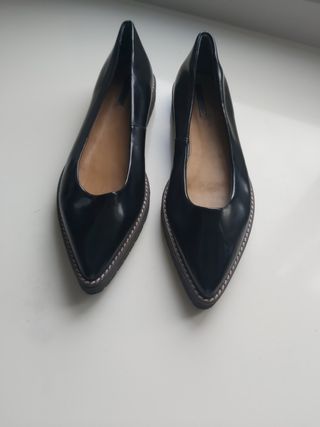 Zapatos negros de piel, manoletinas invierno, Zara de segunda mano por 10  EUR en Santander en WALLAPOP