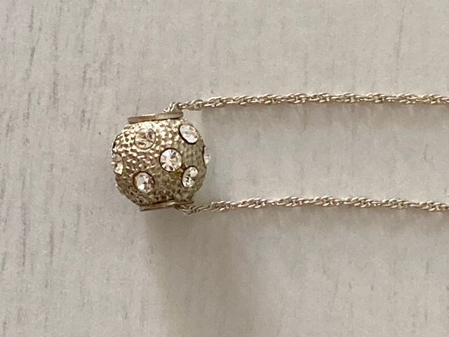 Colgante o Charm pulsera plateada y brillantes