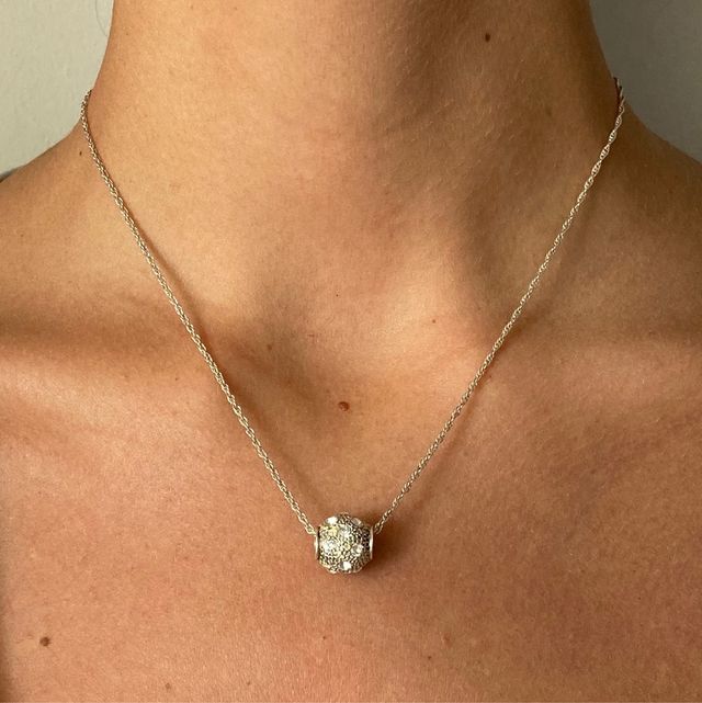 Colgante o Charm pulsera plateada y brillantes