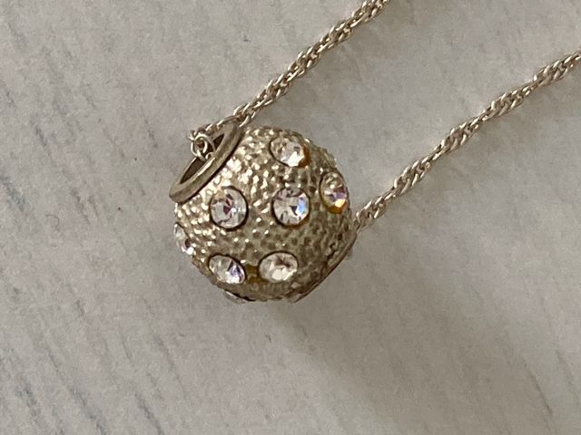 Colgante o Charm pulsera plateada y brillantes