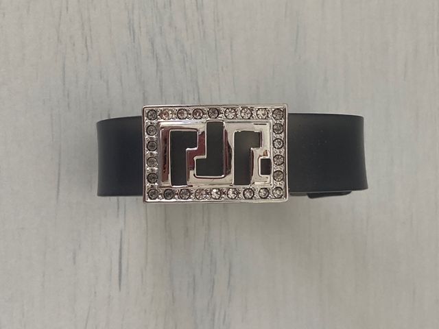 Pulsera de caucho negro y plata con brillantes