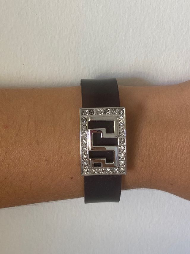 Pulsera de caucho negro y plata con brillantes