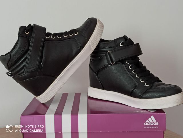 Sapatilhas Bershka de salto alto