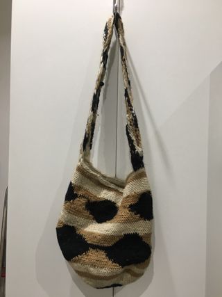 Lote de bolsos artesanales tejidos a mano de segunda mano por 8 EUR en  Madrid en WALLAPOP