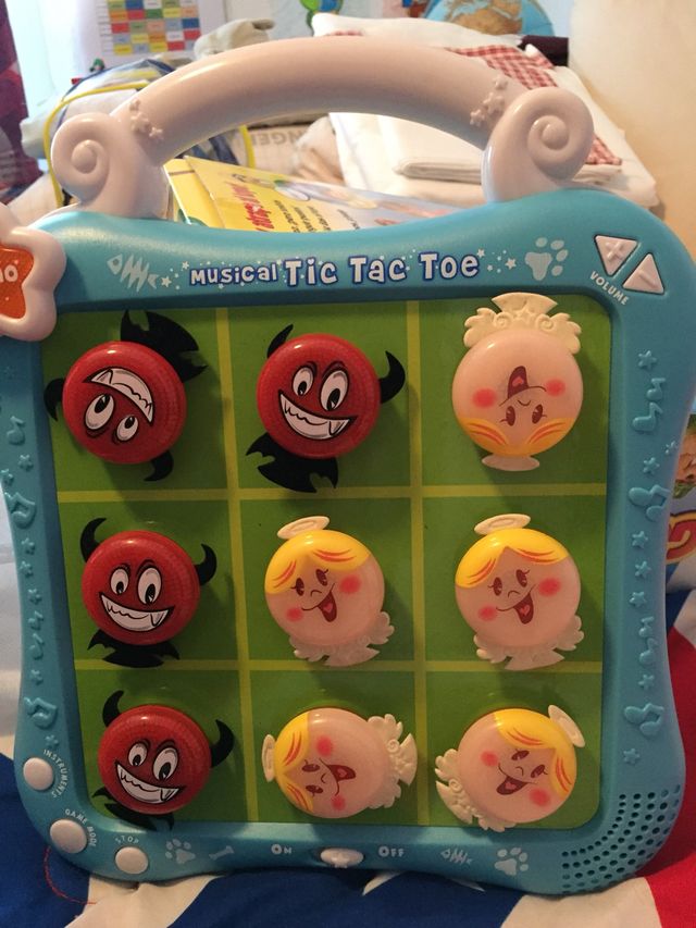 Juego ángel y demonio con sonidos - tres en raya