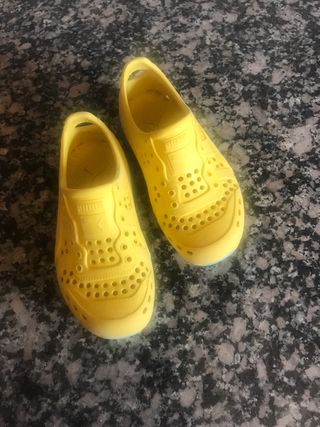 Zapatillas para agua de goma puma de segunda mano por 7 EUR en León en  WALLAPOP