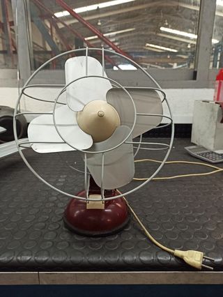 Ventilador antiguo en la provincia de Valladolid en WALLAPOP Ventilador antiguo en WALLAPOP