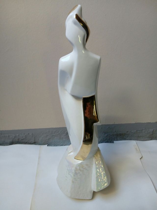 Statuetta in porcellana