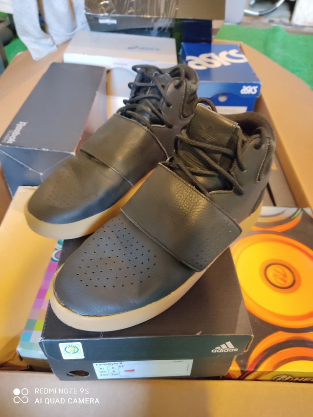Sin fuerte mirar televisión Zapatillas Adidas talla 40 2/3 de segunda mano por 30 € en Pontevedra en WALLAPOP Sin fuerte mirar televisión Zapatillas Adidas talla 40 2/3 de segunda mano por 30 € en Pontevedra en WALLAPOP