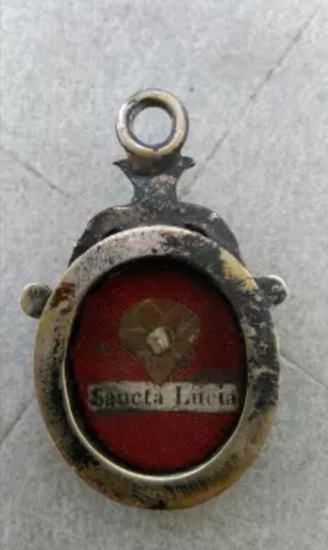 Antiguo Relicario de plata