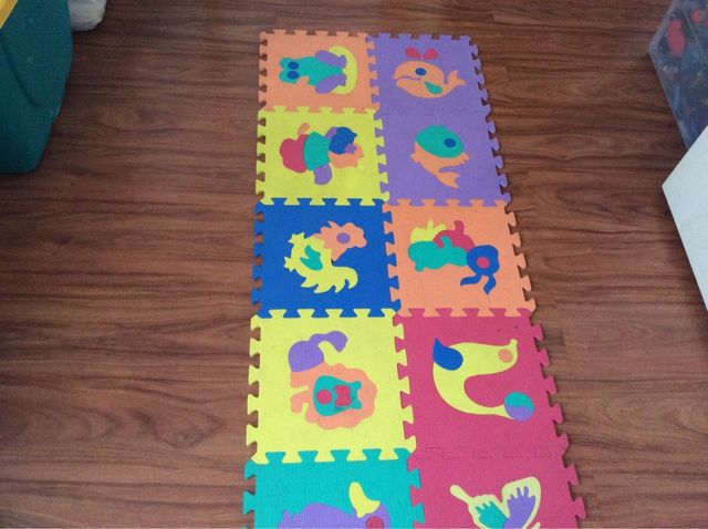 Alfombra de colores de juegos infantil