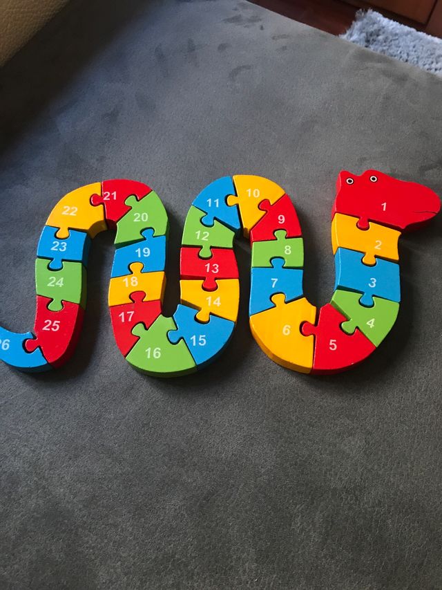 Dos puzzles con números y abecedario