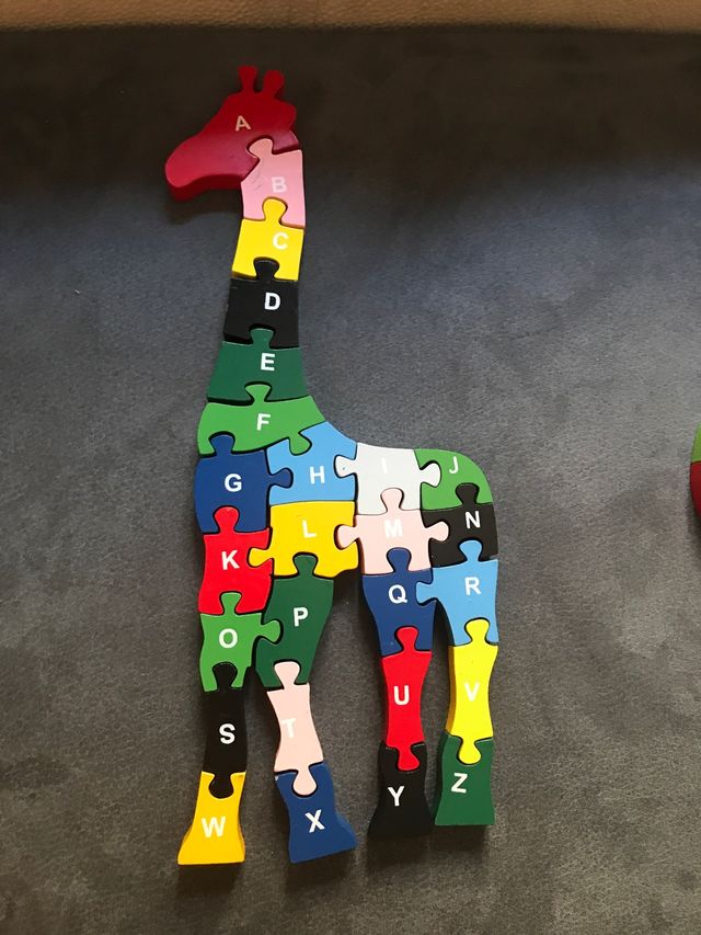 Dos puzzles con números y abecedario