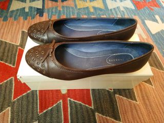 Bailarinas zapatos Farrutx piel marrón de segunda mano por 15 EUR en Madrid  en WALLAPOP