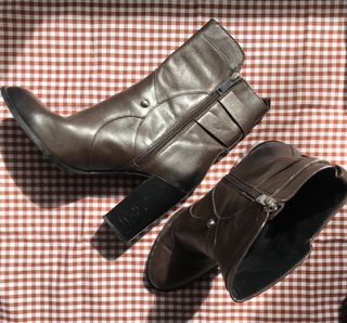 Botines hebillas Zara de segunda mano por 15 EUR en Vigo en WALLAPOP