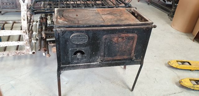 Antigua cocina económica o de leña de segunda mano por 350 € en