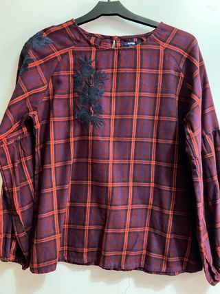 Blusa para mujer de segunda mano en Humanes de Madrid en Blusa blanca de segunda mano en Humanes de Madrid en WALLAPOP