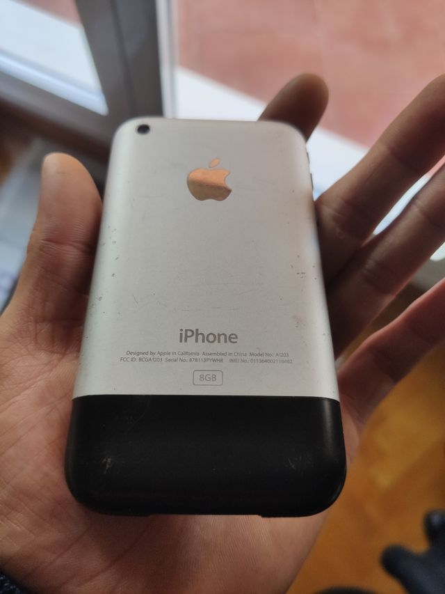 iPhone 2G  iPhone 1  A1203  8gb
