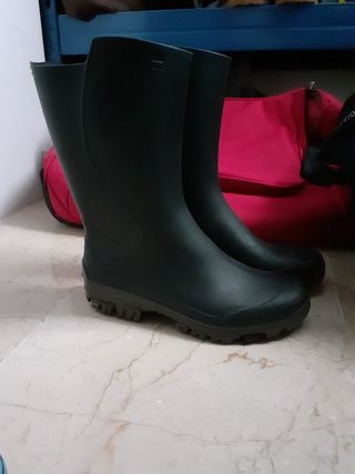 Botas agua talla 35\\/36 de segunda mano por 8 EUR en Alfafar en WALLAPOP