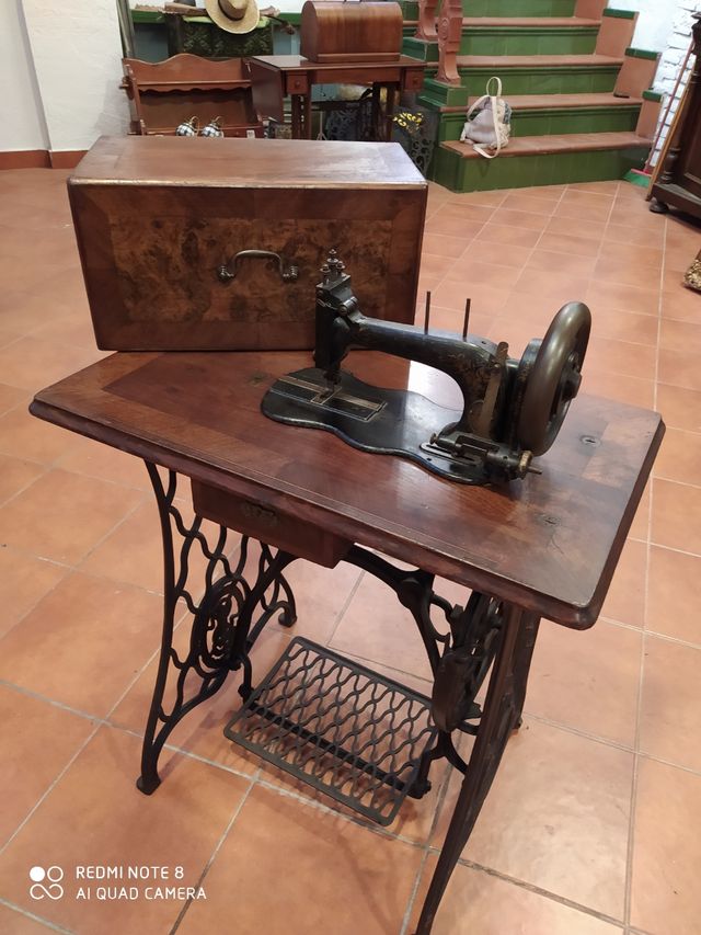 Maquina de coser coleccionista (esta completa)