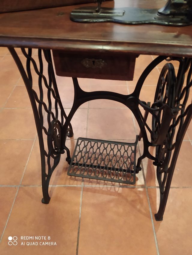 Maquina de coser coleccionista (esta completa)